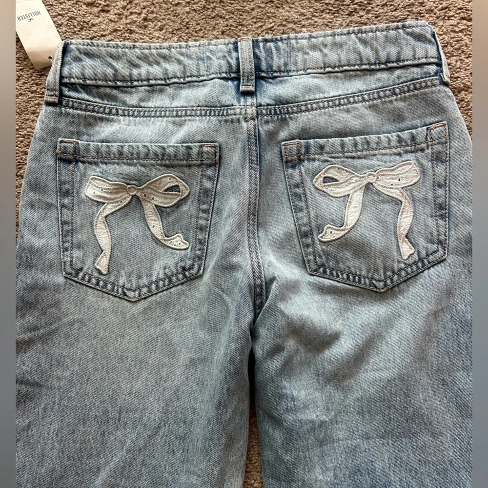 Hollister Low Rise Light Blue Jeans w/bows on pockets - Picture 6 of 11